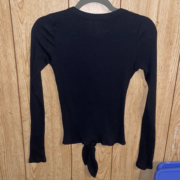 *NWOT* Hollister Small Black Ribbed Button Down Knot Tie Front Long Sleeve Top - Picture 7 of 9